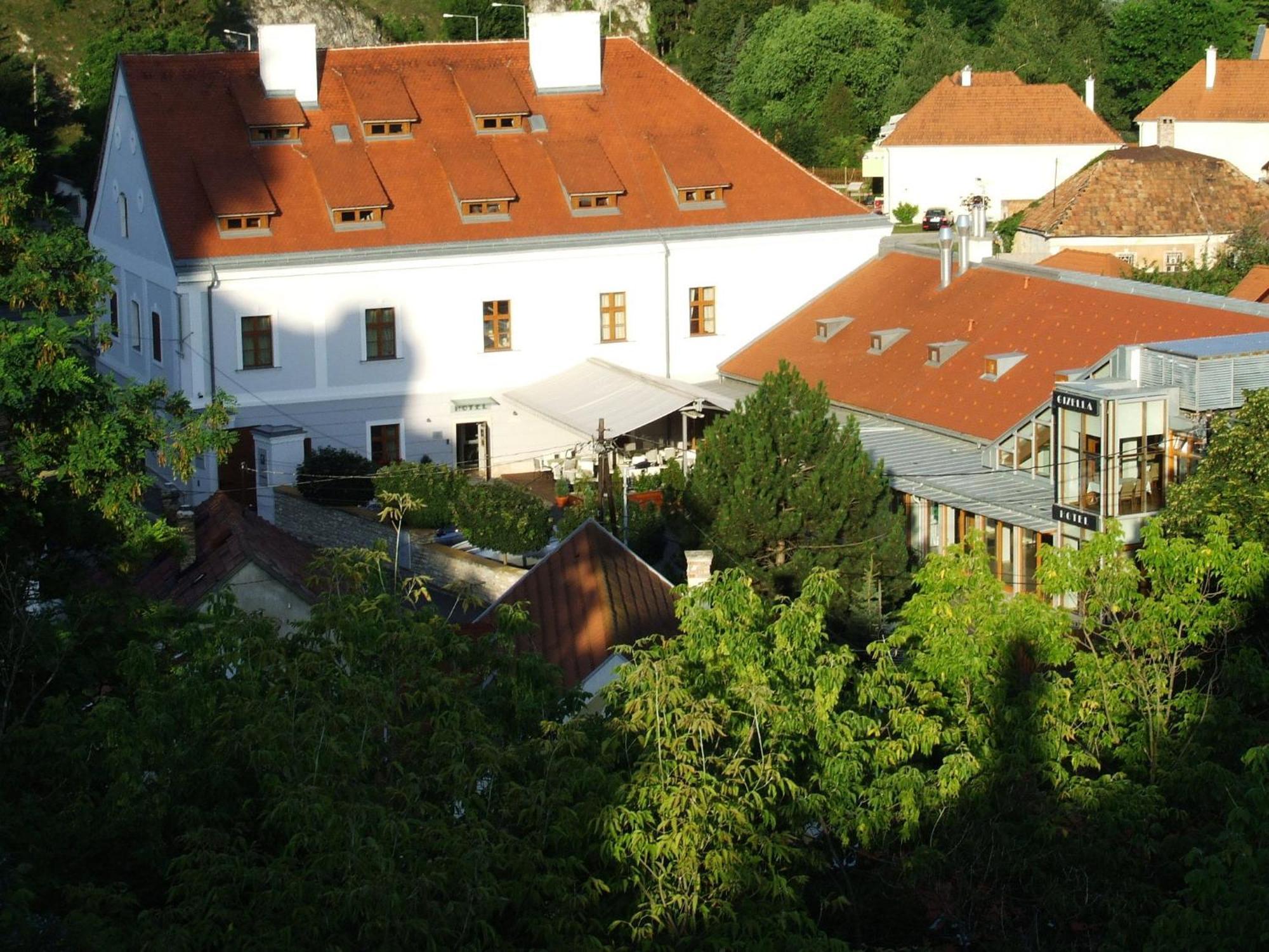 Gizella Hotel And Restaurant Veszprém المظهر الخارجي الصورة